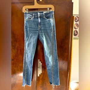Faded jean with zipper full length in the leg